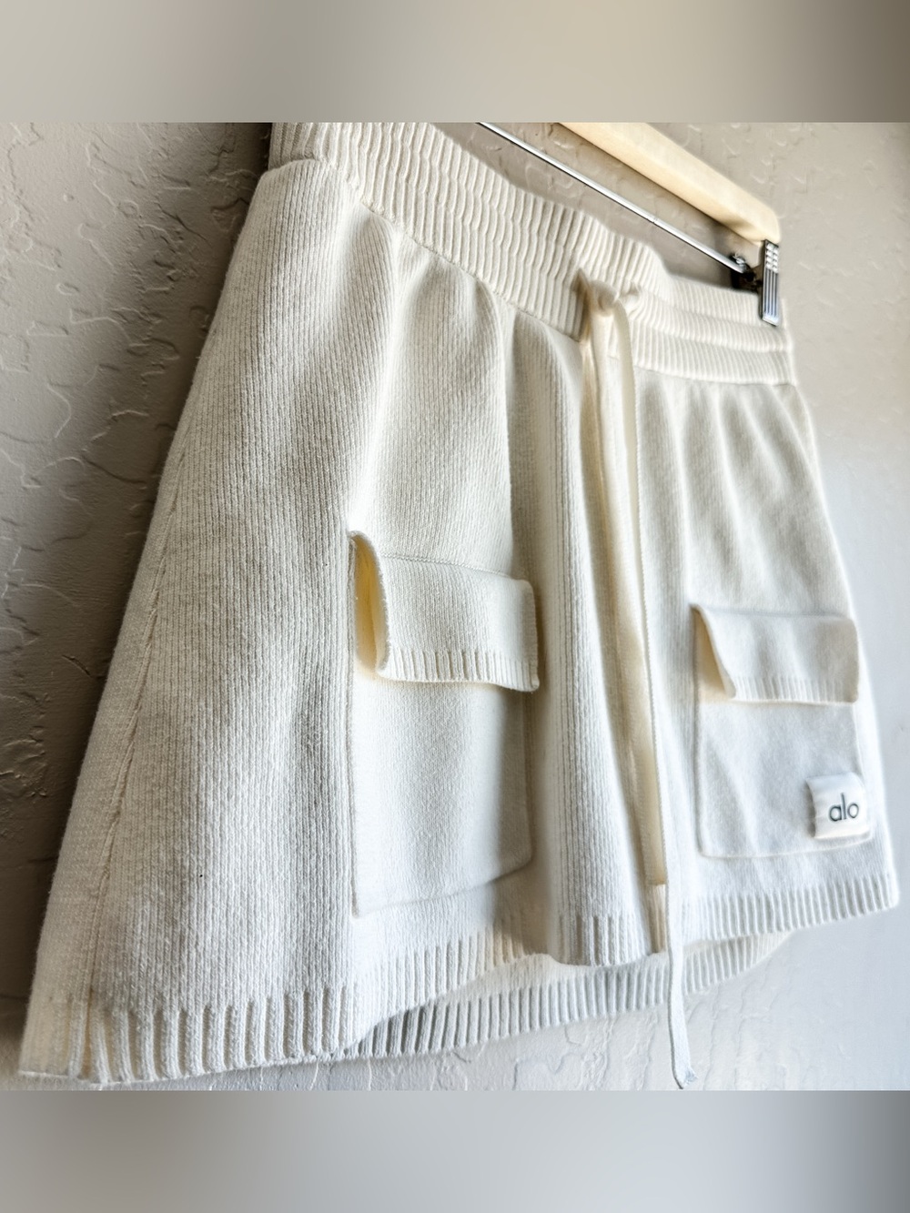 ALO Yoga Scholar Knit Cargo Skirt Skort Ivory Women’s - Size Medium - Picture 7 of 10